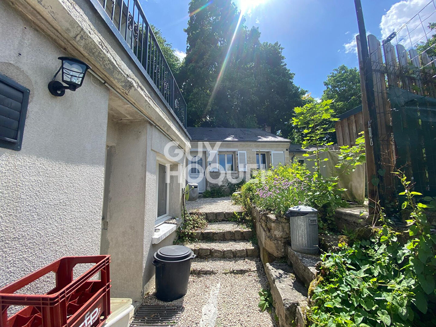 A 12 MN DE COMPIEGNE - AU PIED DU CHATEAU DE PIERREFONDS - MMEUBLE A vendre - REF. C2147