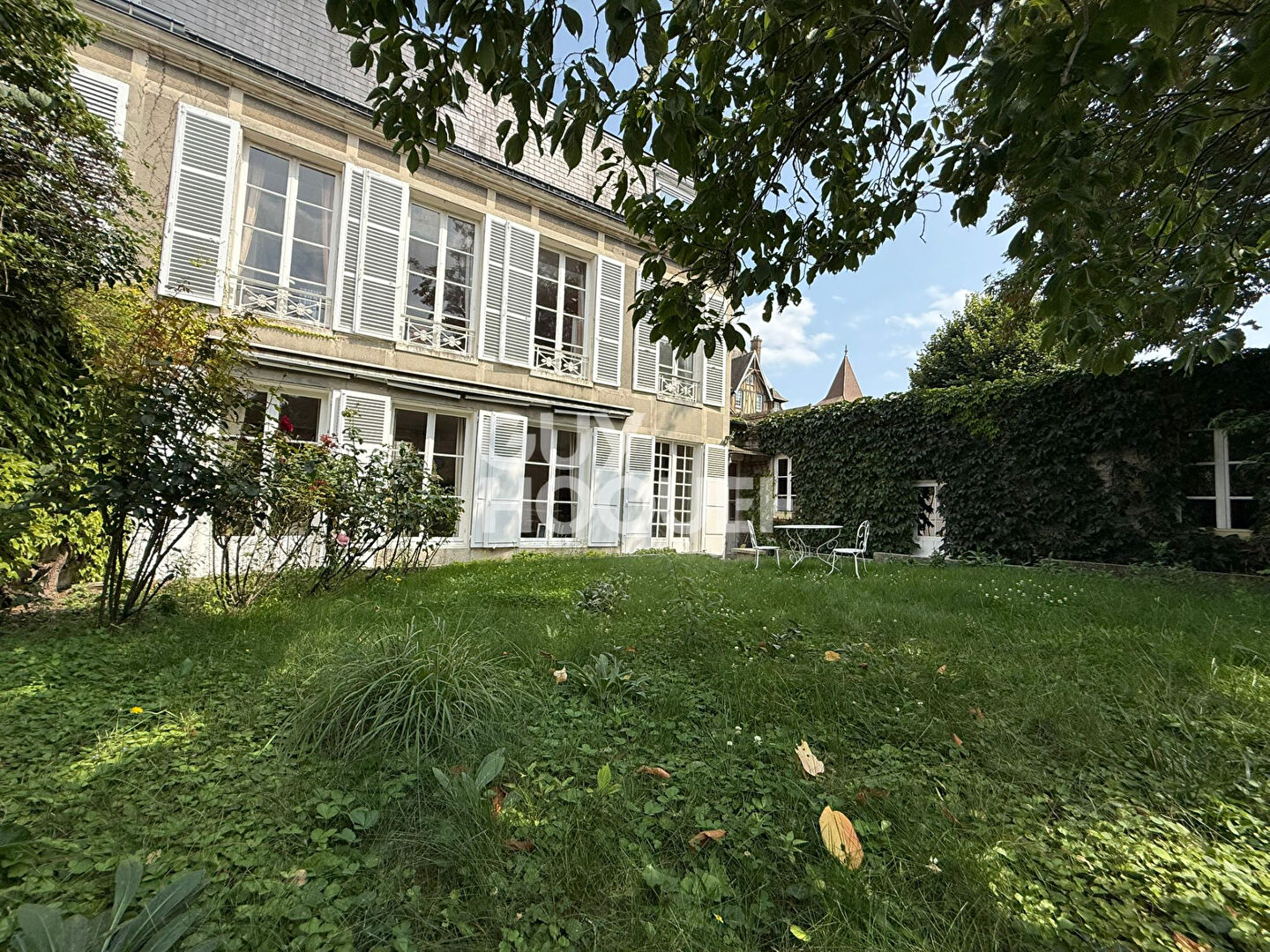 Maison de Maître d'Exception à Compiègne - 5 Chambres, Grand Standing