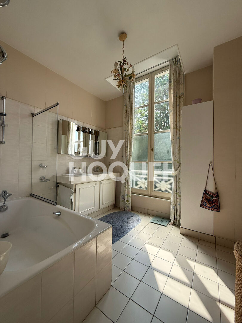 Maison de Maître d'Exception à Compiègne - 5 Chambres, Grand Standing