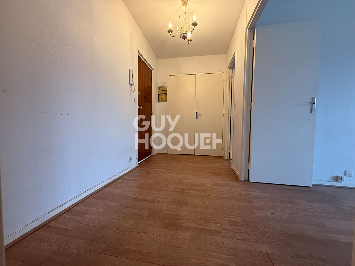 À vendre : Appartement spacieux de 4 pièces - trois chambres à 5 mn à pied de la GARE DE COMPIEGNE