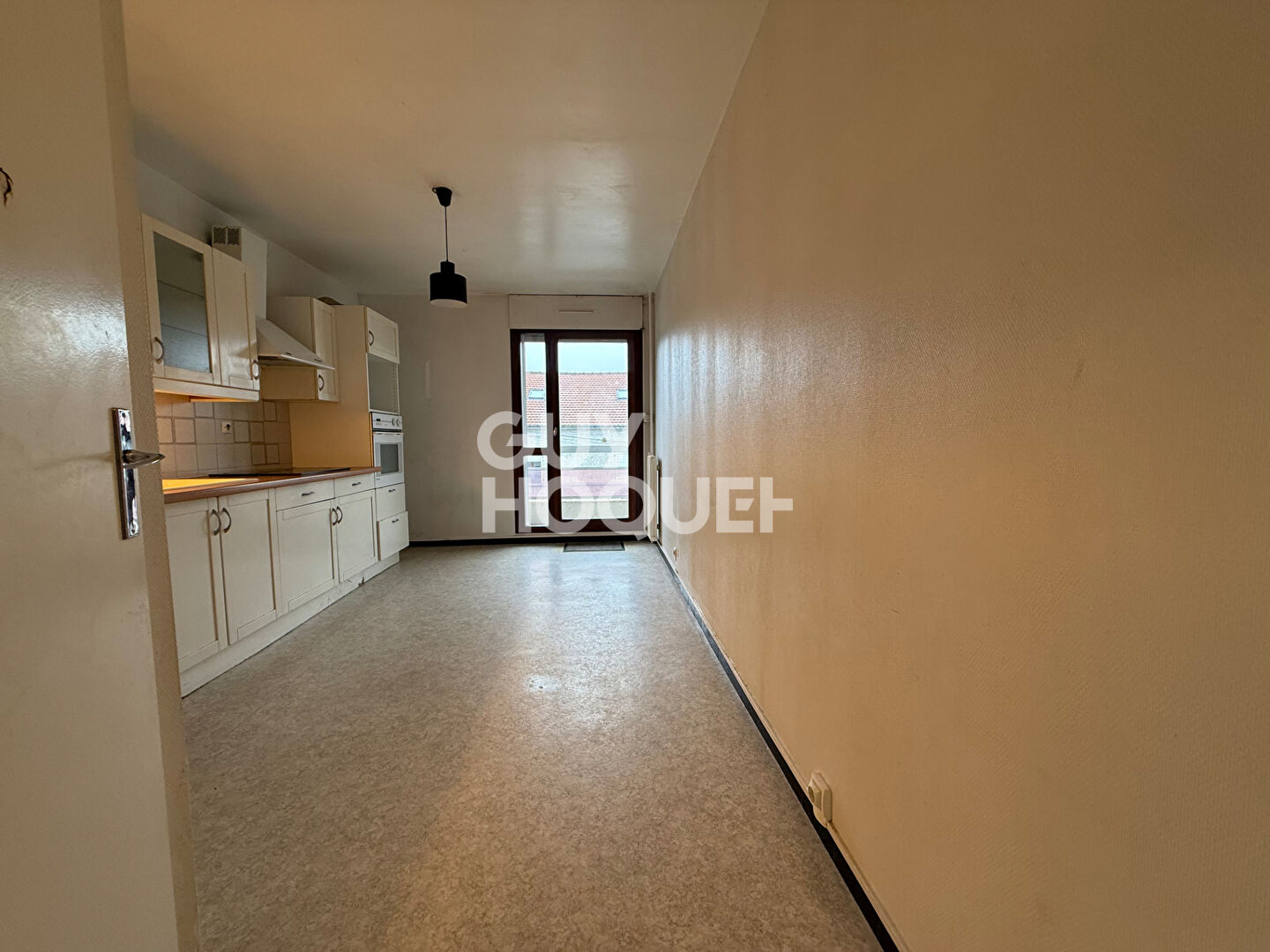 À vendre : Appartement spacieux de 4 pièces - trois chambres à 5 mn à pied de la GARE DE COMPIEGNE