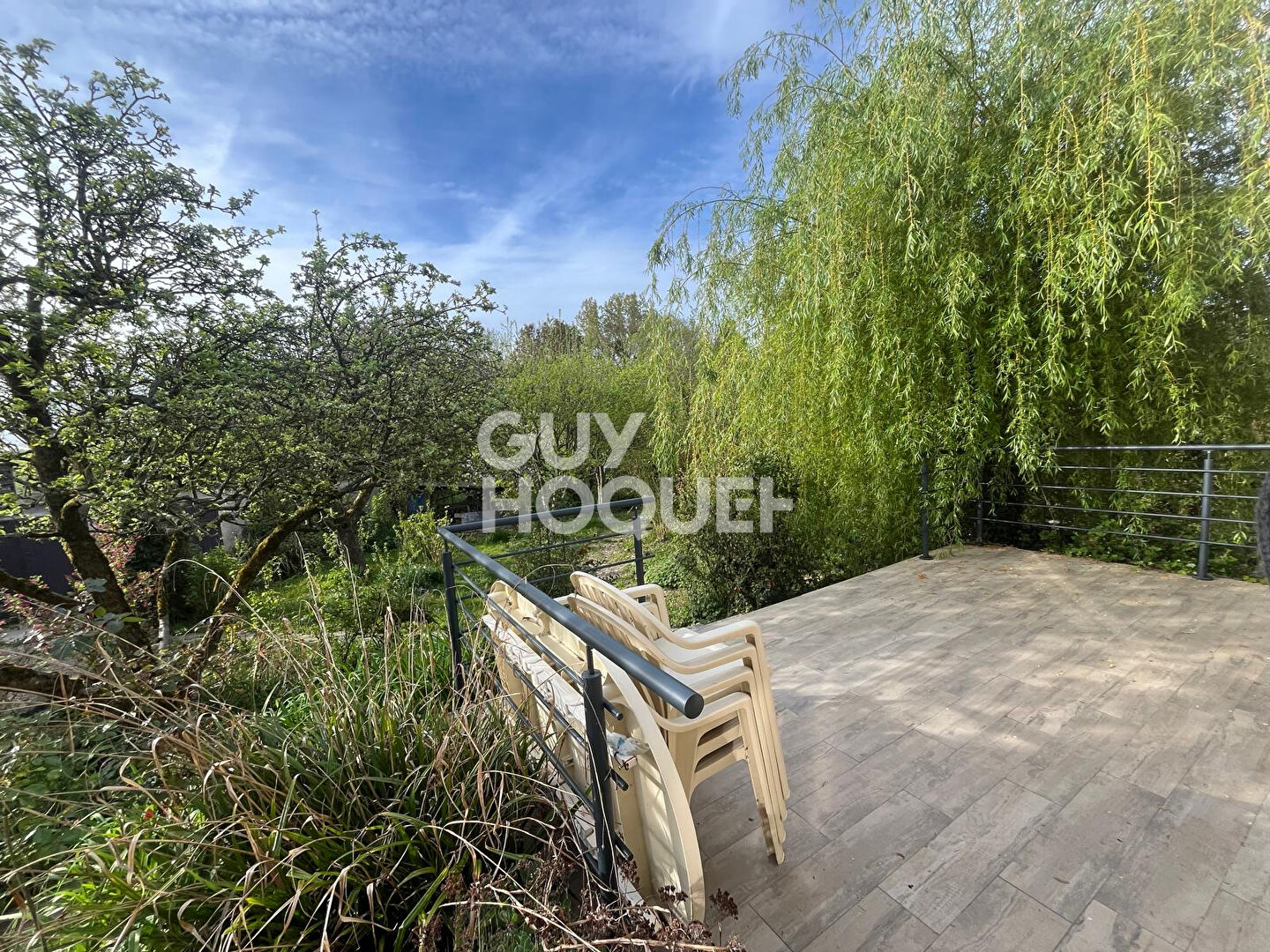 Maison d'exception à vendre à Jonquières avec vue dégagée et grand terrain