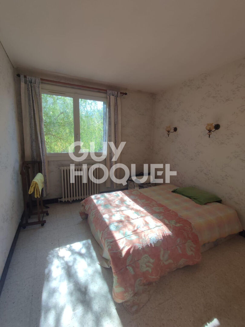 Maison d'exception à vendre à Jonquières avec vue dégagée et grand terrain