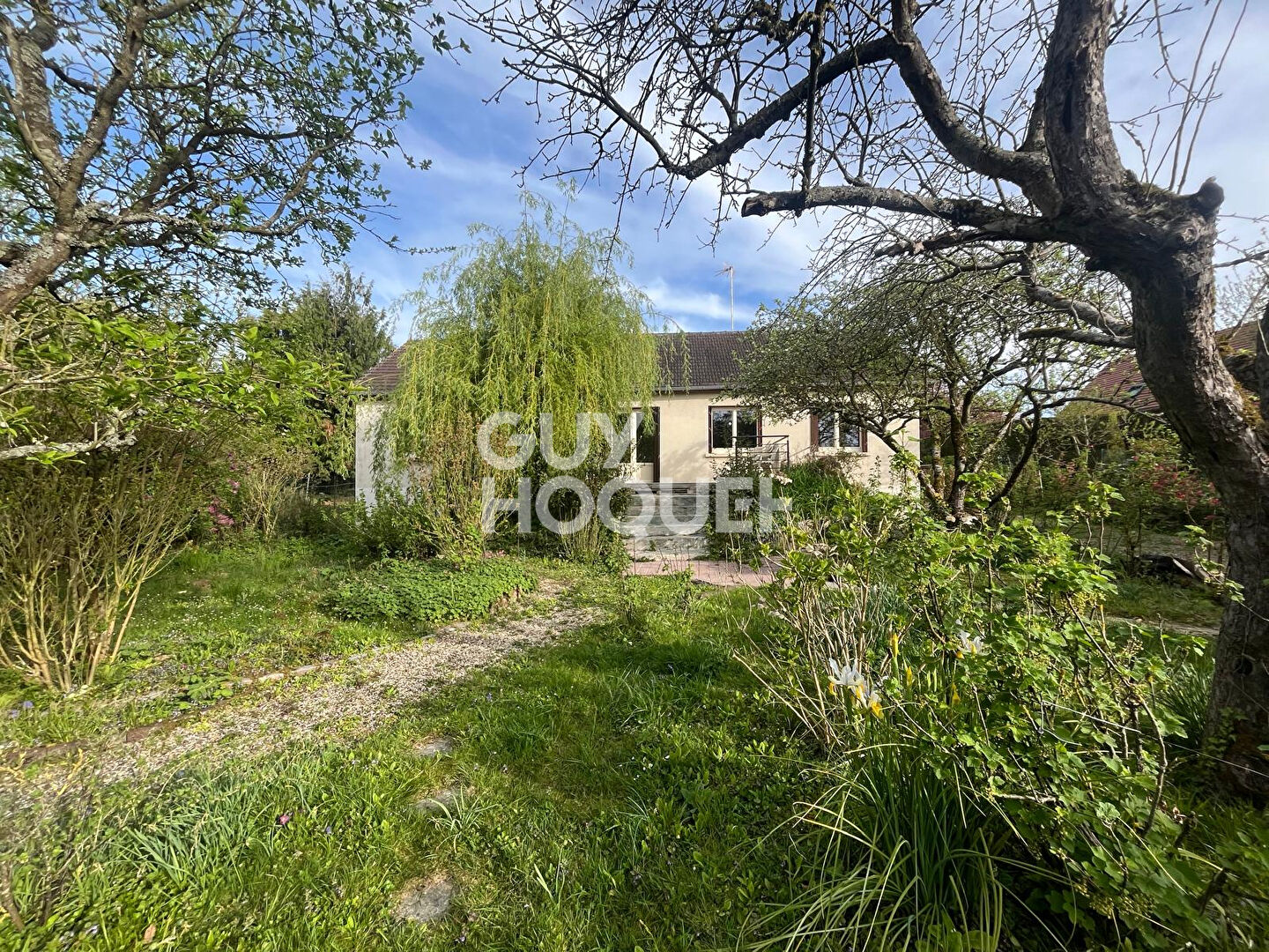 Maison d'exception à vendre à Jonquières avec vue dégagée et grand terrain