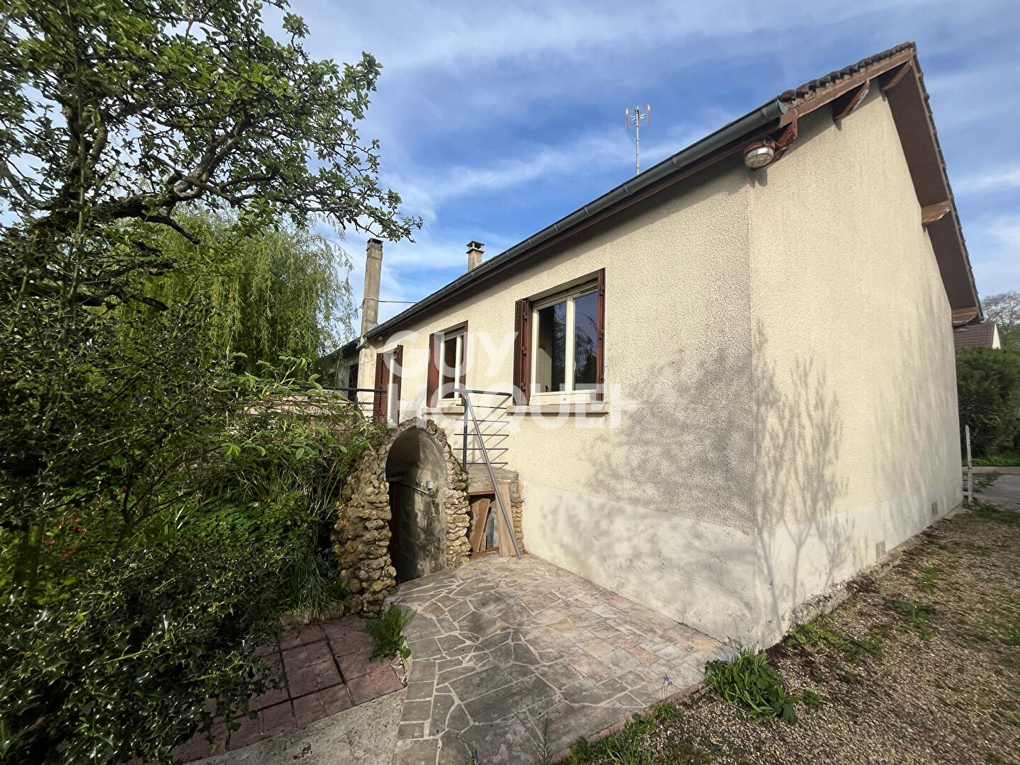 Maison d'exception à vendre à Jonquières avec vue dégagée et grand terrain