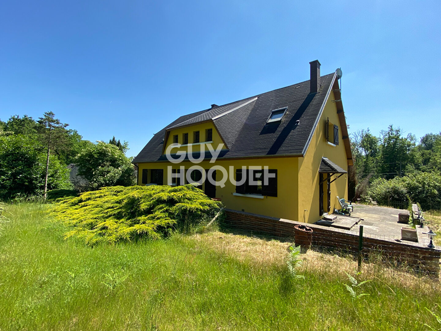 Grande maison traditionnelle en lisière de forêt — photo 2