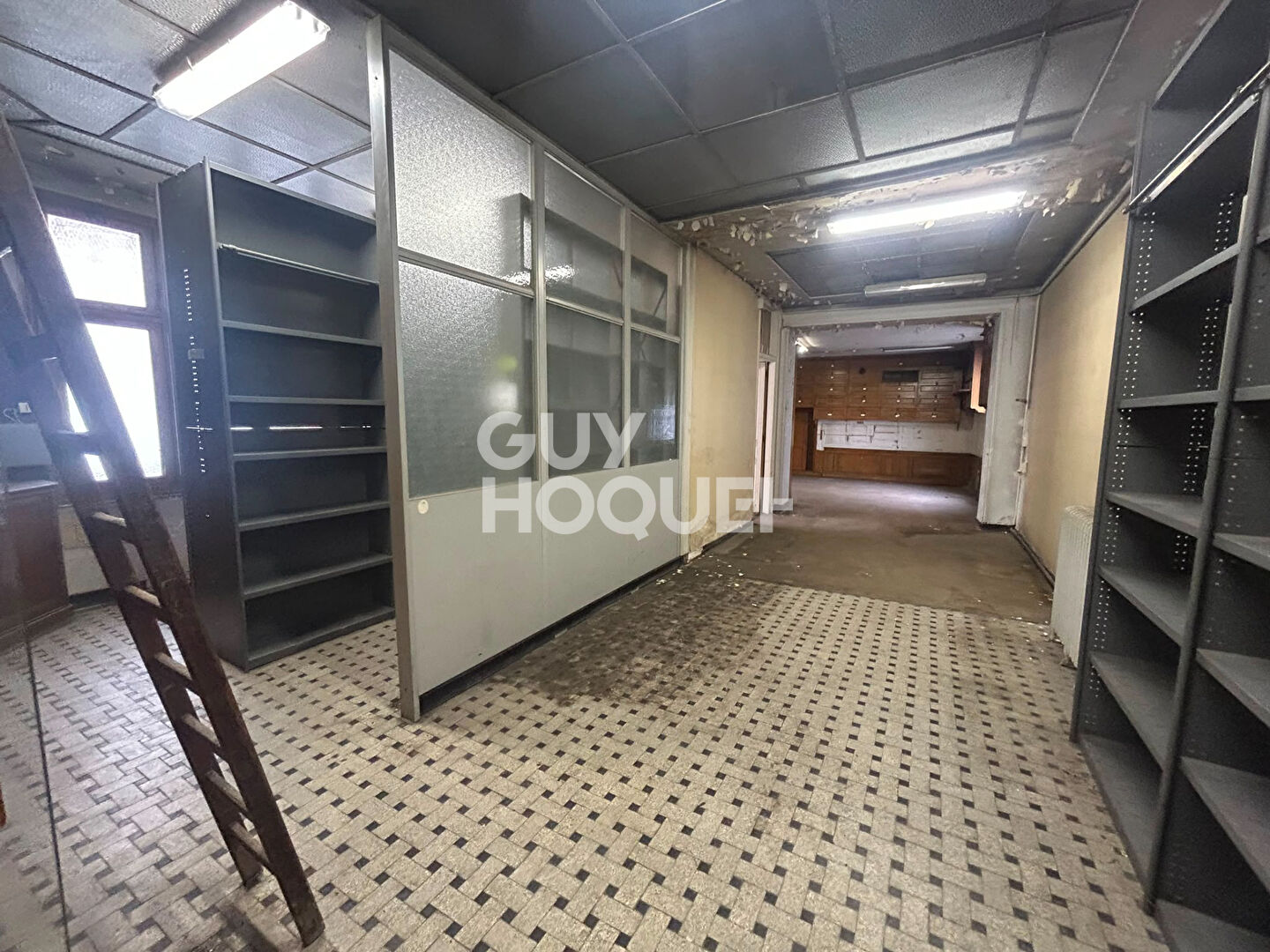 COMPIÈGNE HYPERCENTRE - DEMEURE DE MAÎTRE - BIEN D'EXCEPTION À RÉNOVER