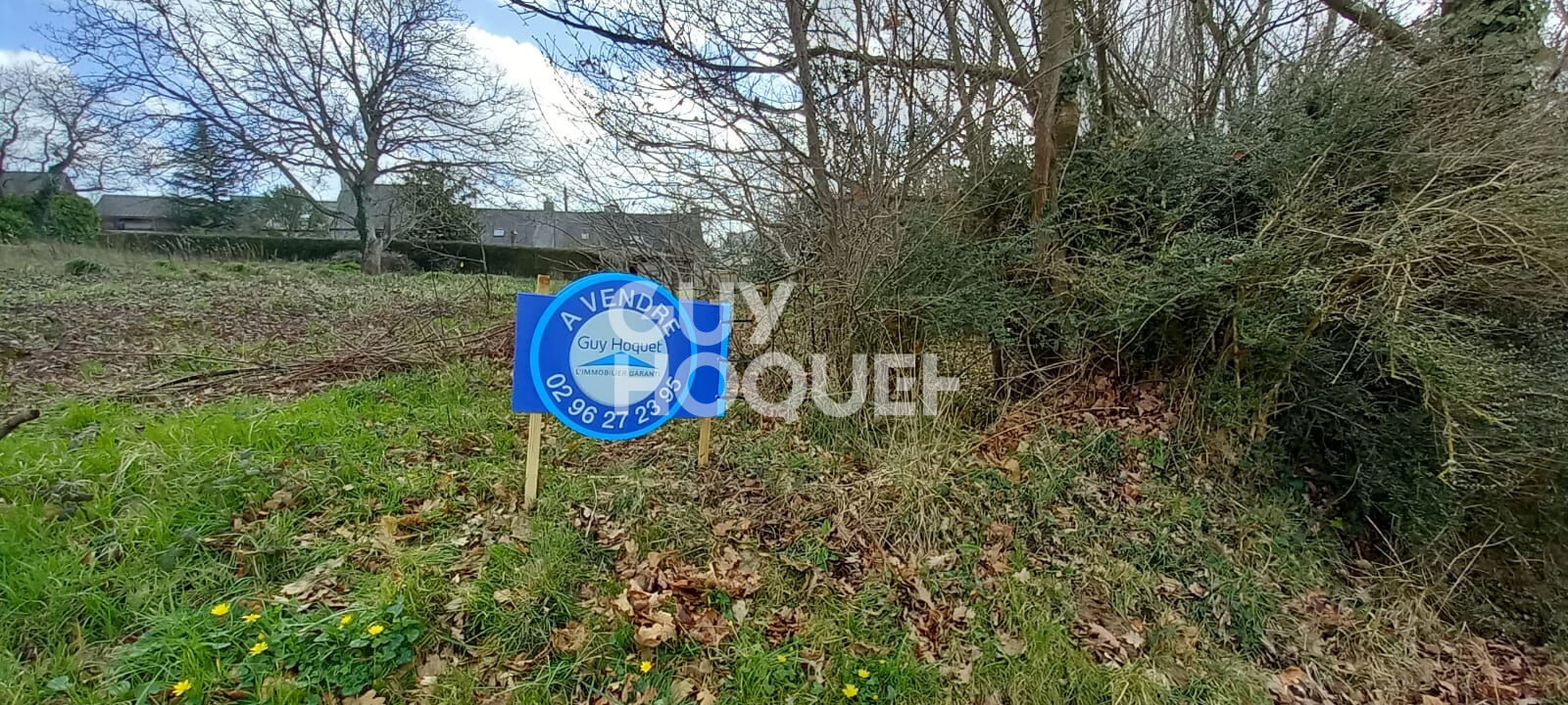 PLOUBALAY: terrain proche du bourg et des plages
