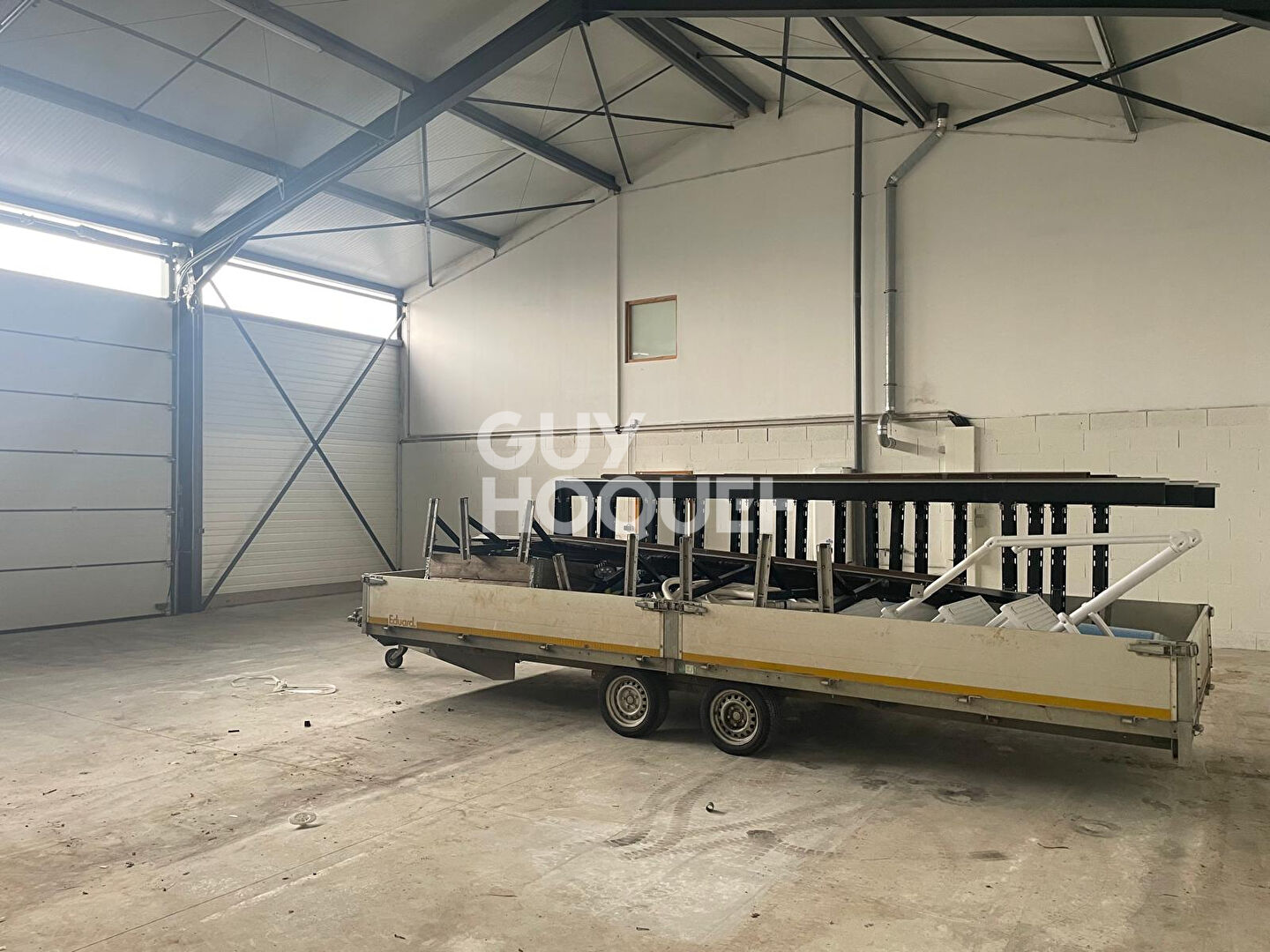 Local d'activité  365 m2 / bureaux / entrepôt