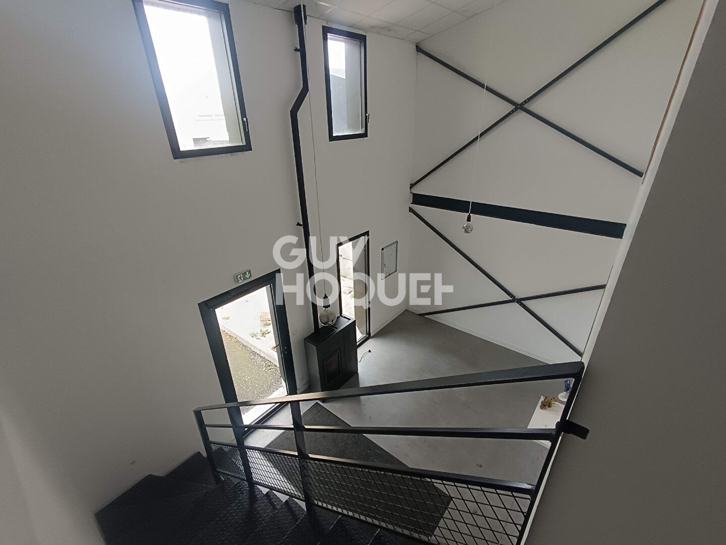 Local d'activité  365 m2 / bureaux / entrepôt