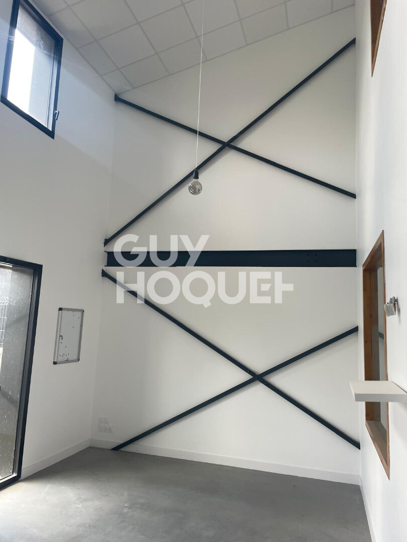 Local d'activité  365 m2 / bureaux / entrepôt