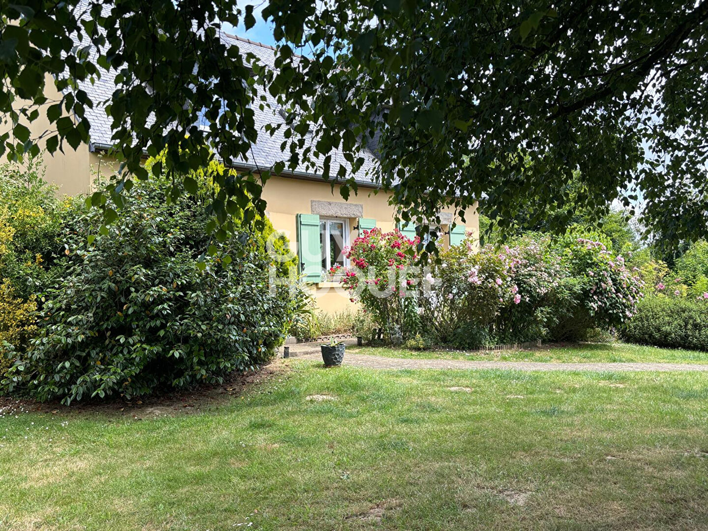 Maison d'habitation sur sous sol total d'environ 135m² -  Saint Judoce