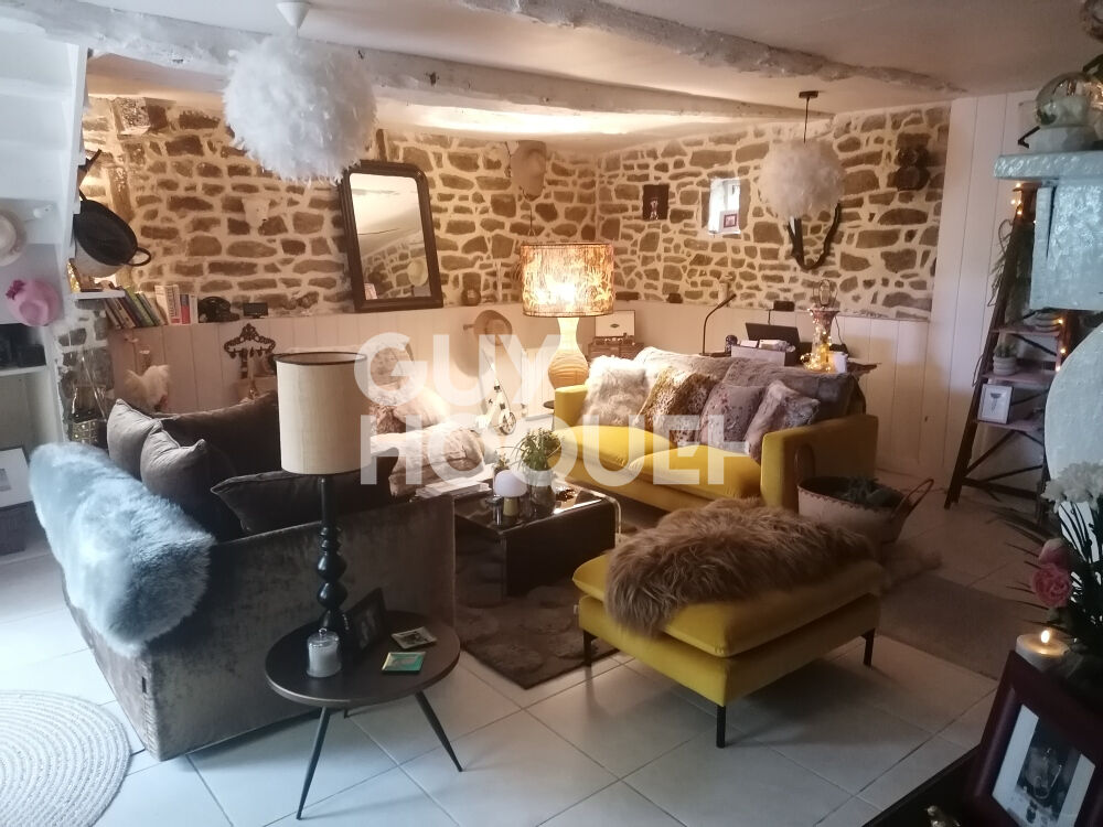 Maison en pierre d'environ 98 m2 - 22100 SAINT-HELEN