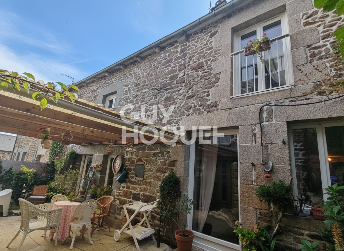 Maison en pierre d'environ 98 m2 - 22100 SAINT-HELEN