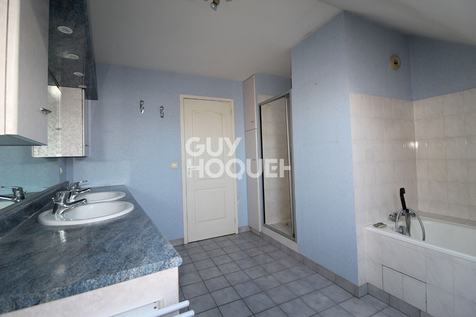 Appartement 3 chambres - Ascenseur - Balcon - Dernier étage