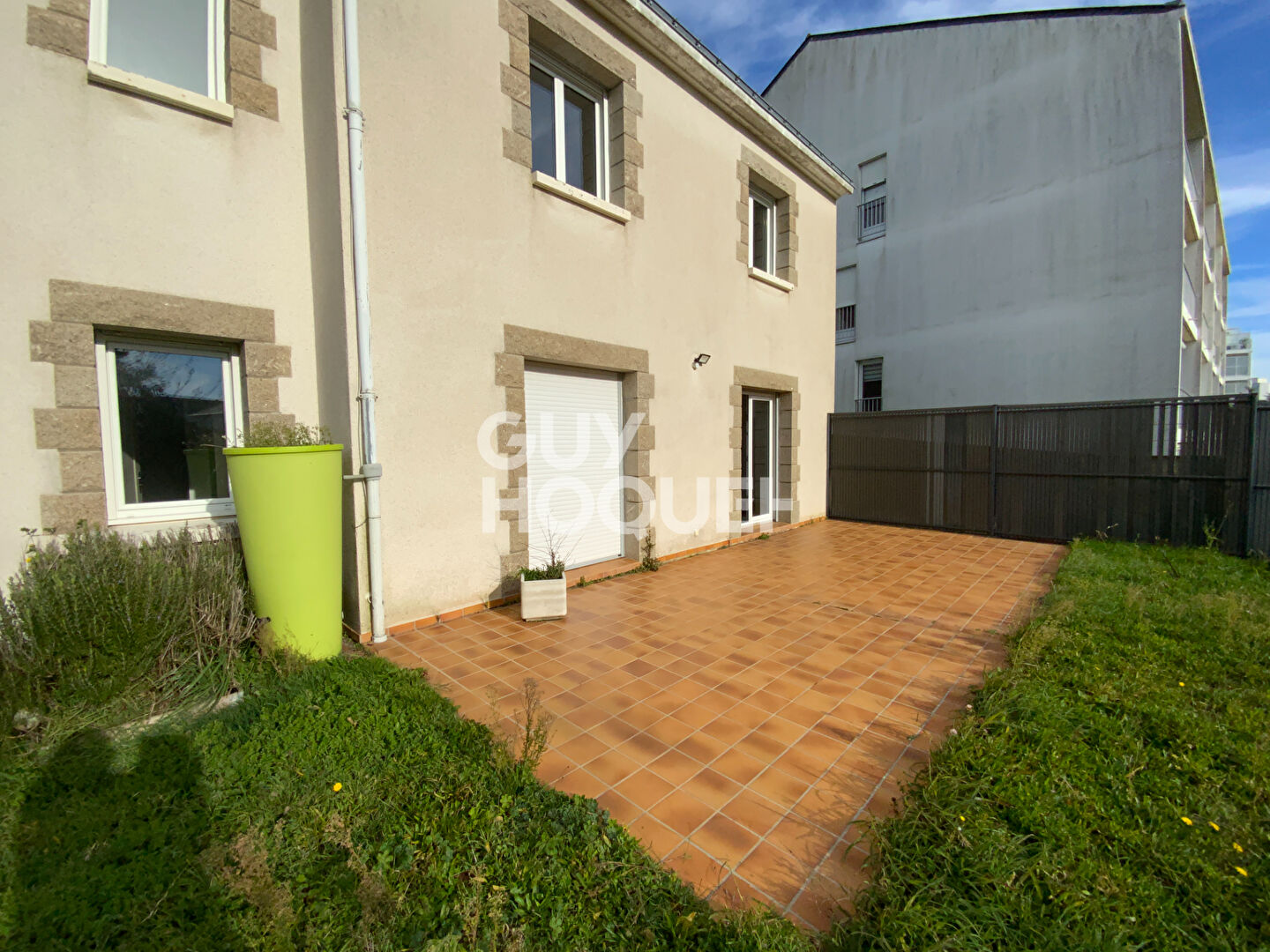 Maison/Appartement  avec jardin