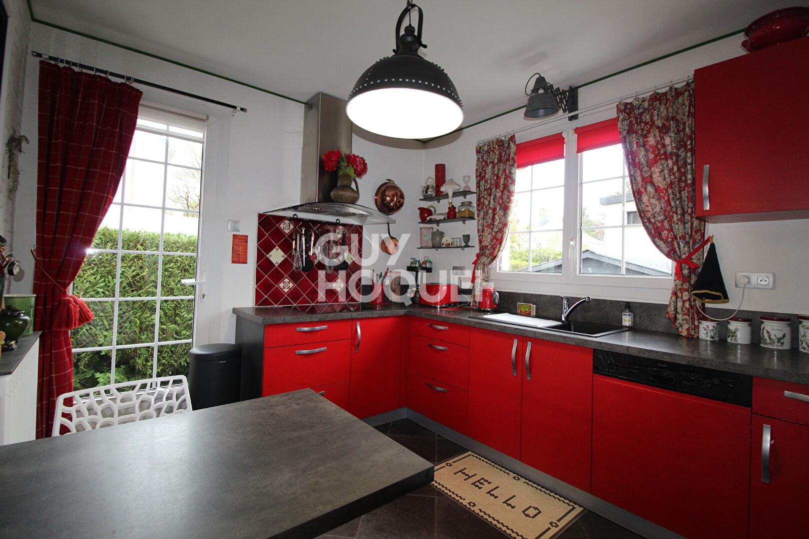 Sautron - Maison familiale 4 chambres avec sous-sol et très beau jardin arboré