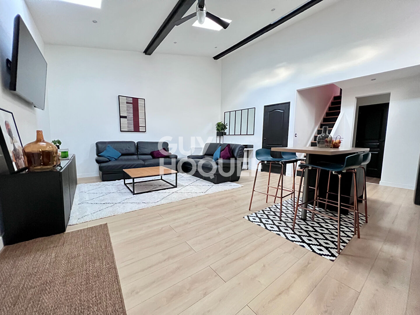 LONGEVES : maison en pierre T4 (72 m²) en vente