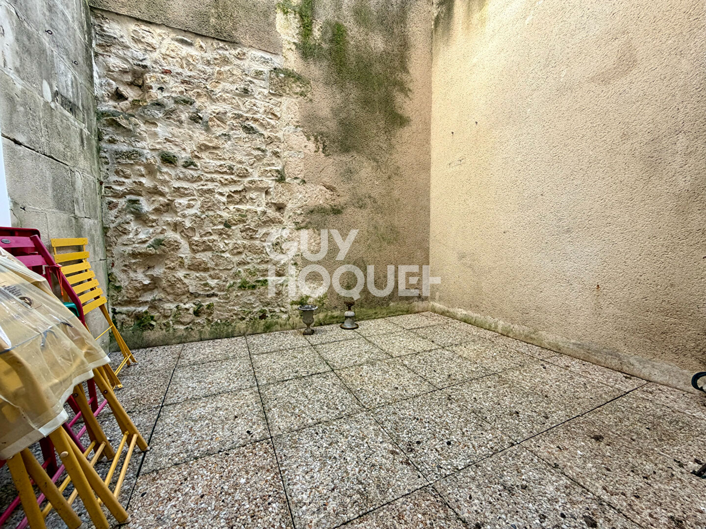 Découvrez ce charmant T2 avec terrasse en plein coeur de La Rochelle !