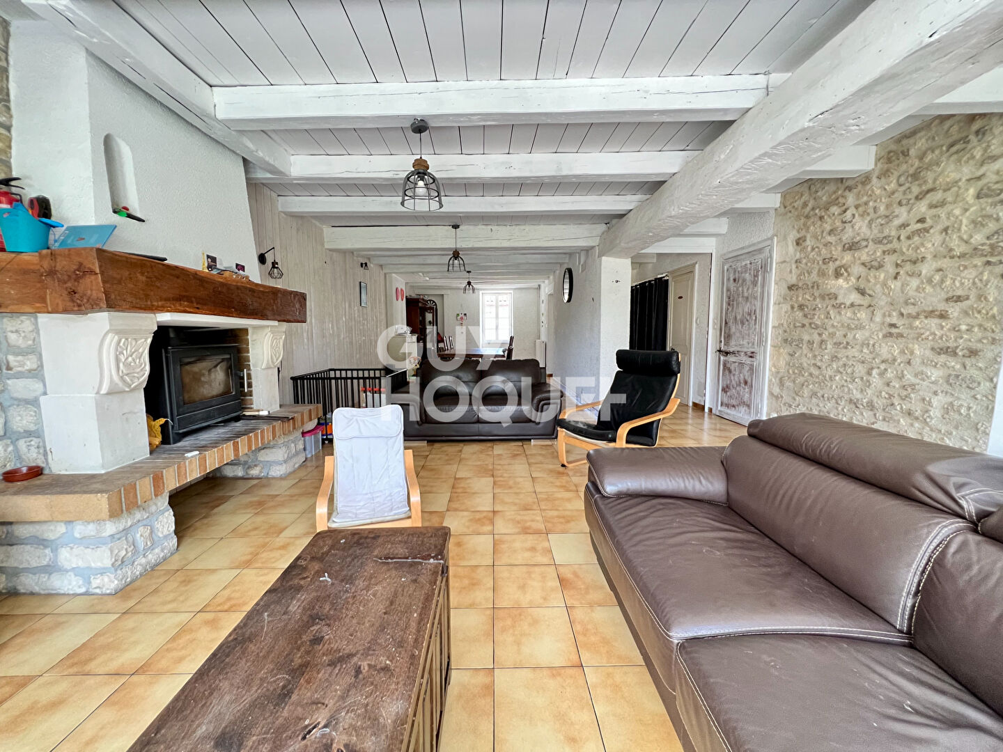 MAISON EN PIERRE 274 m² AU CALME - Centre de Bourgneuf
