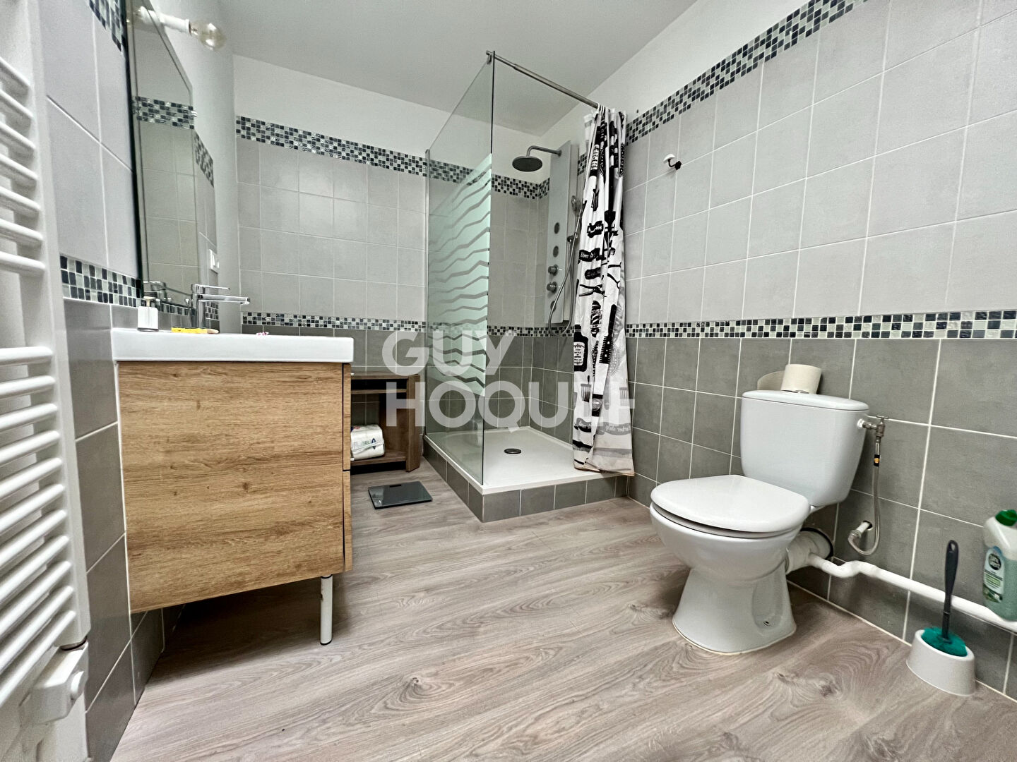 MAISON EN PIERRE 274 m² AU CALME - Centre de Bourgneuf