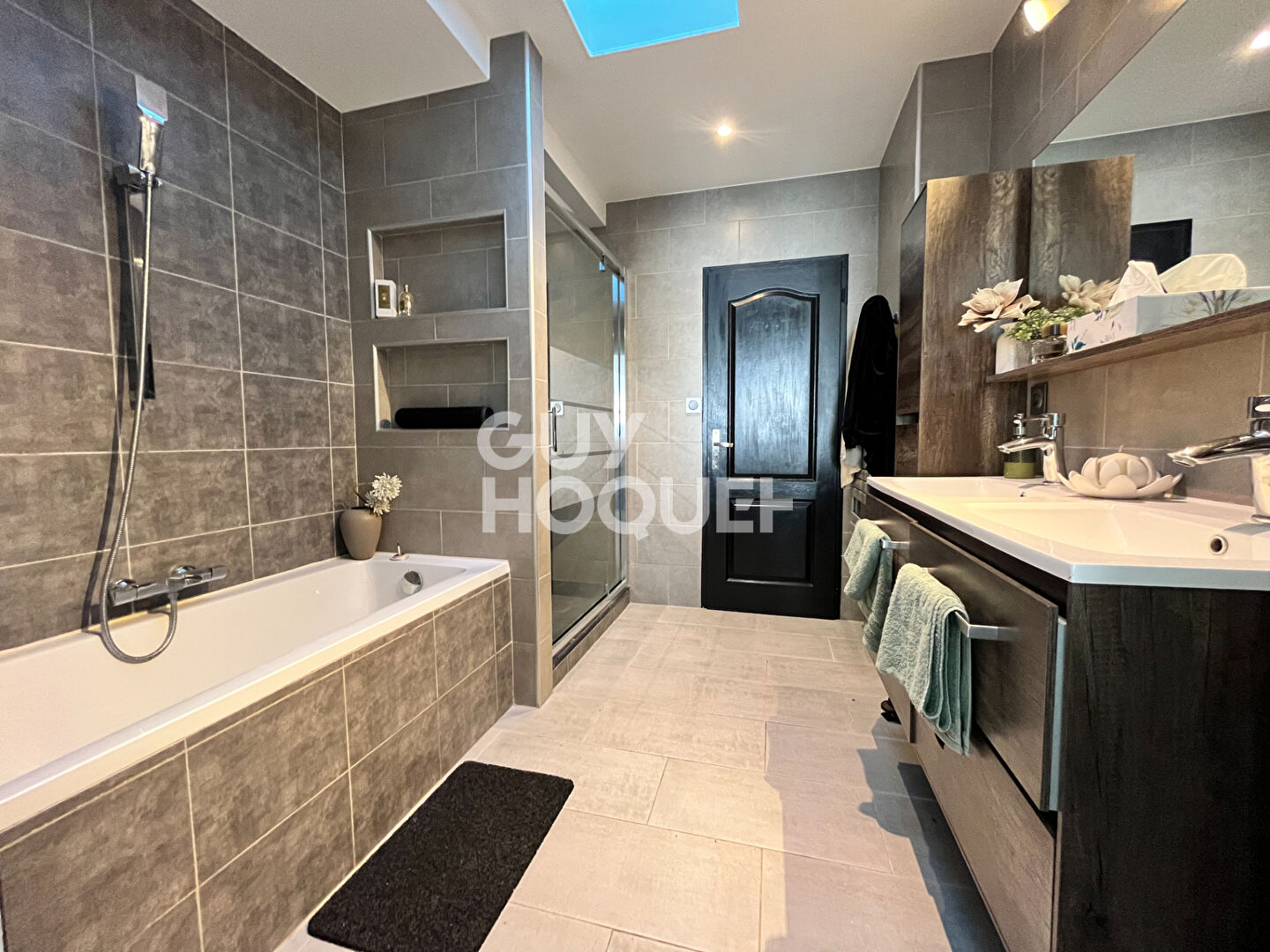 VENTE : maison de 5 pièces (145 m²) à SAINTE SOULLE