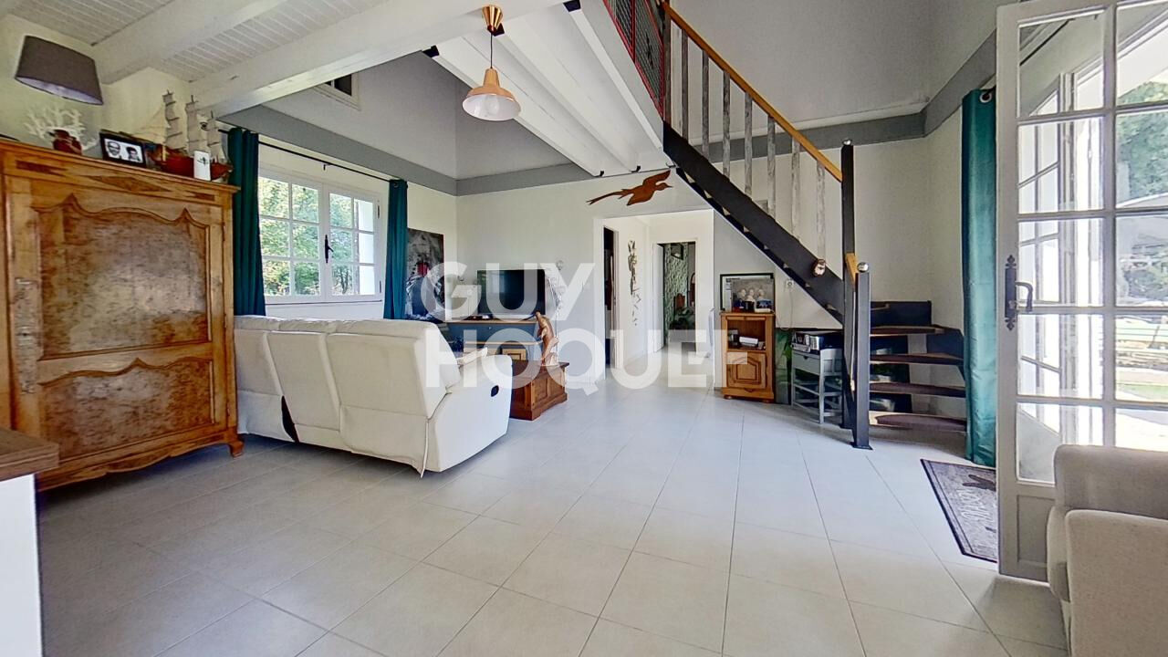 Maison de 5 pièces (135 m²) en vente à LA RONDE