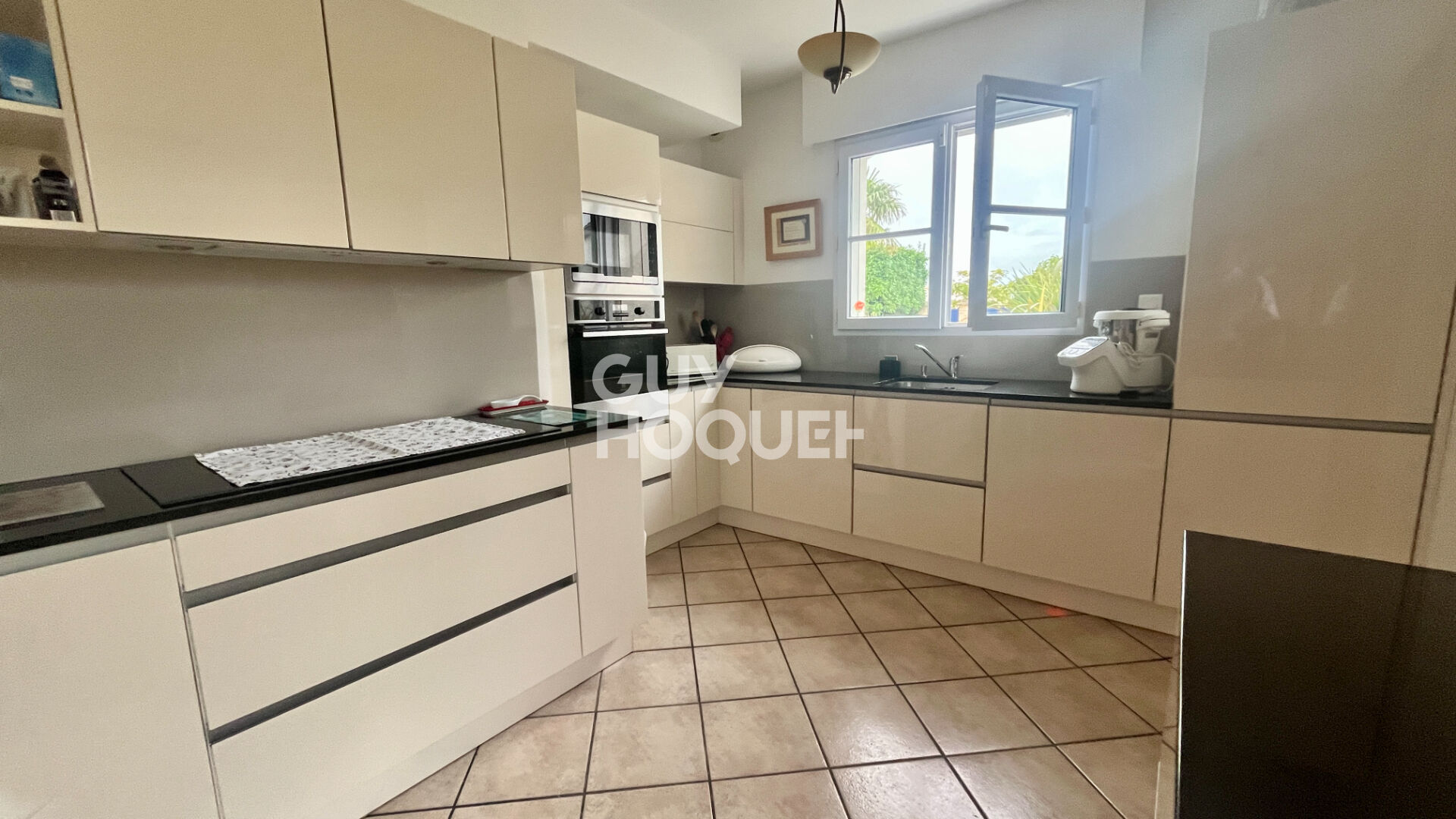 Maison spacieuse à vendre à Périgny - 5 chambres avec piscine