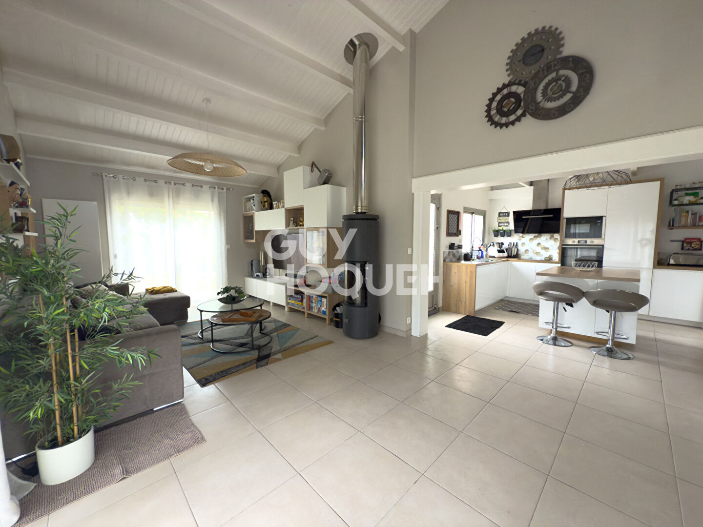L HOUMEAU : maison F6 (152 m²) en vente