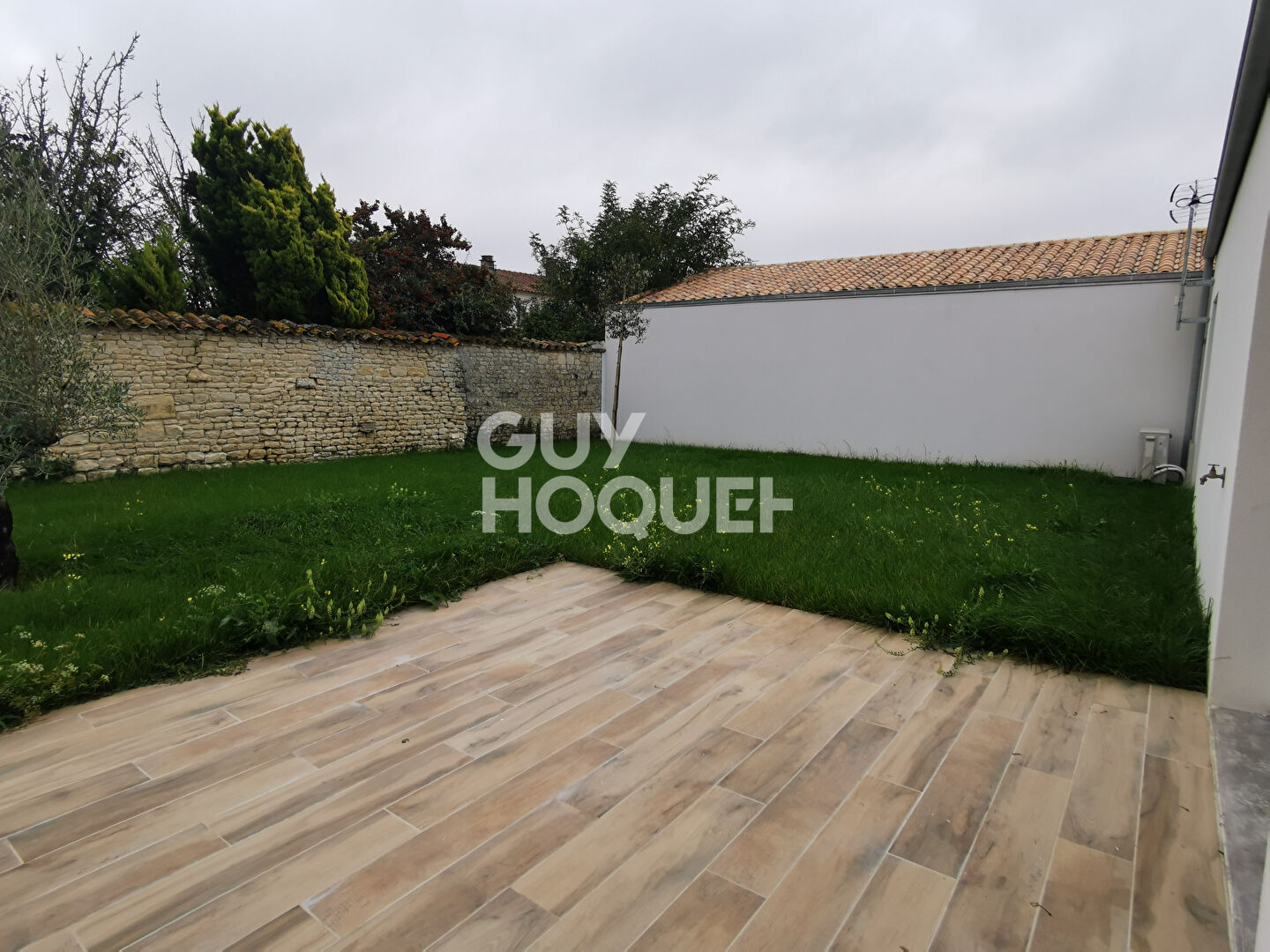 VENTE d'une maison de 5 pièces (153 m²) à CLAVETTE