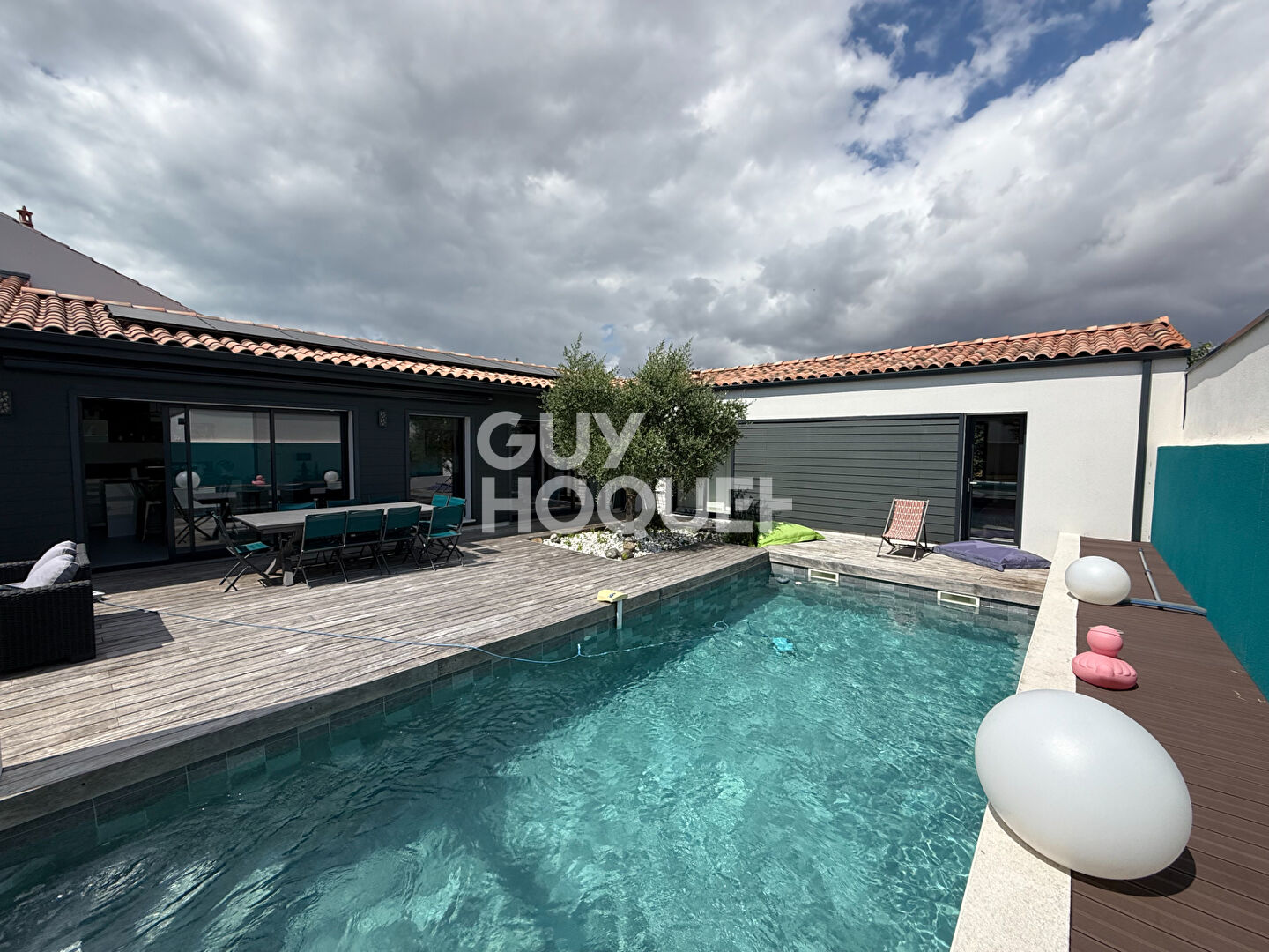 Maison récente à vendre à L'Houmeau - 5 pièces avec piscine