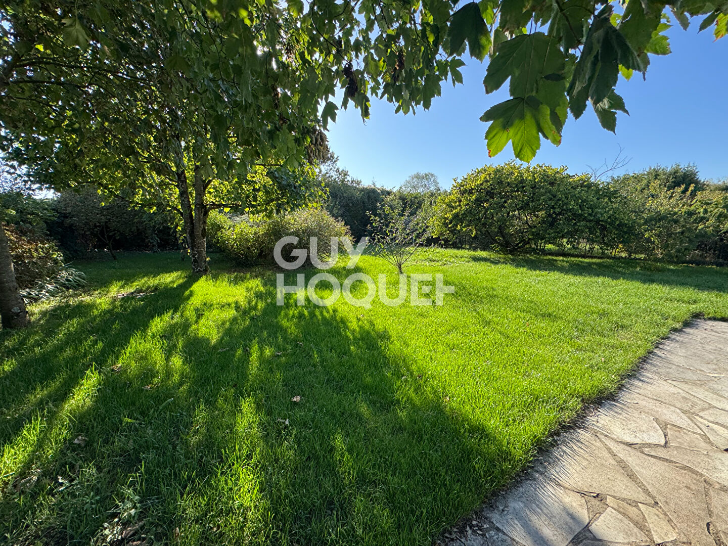 À 9 km de La Rochelle - Magnifique longère en pierre sur une parcelle de 2178m².