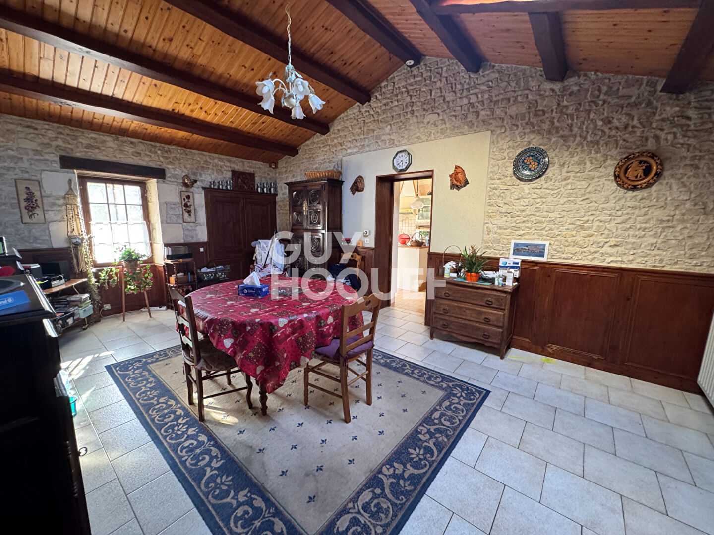 À 9 km de La Rochelle - Magnifique longère en pierre sur une parcelle de 2178m².