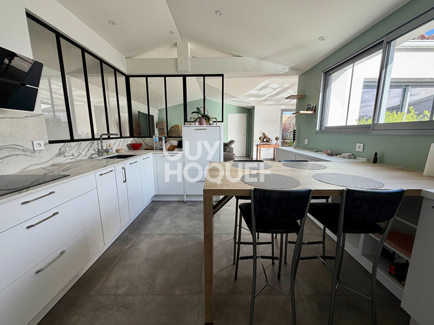 Maison récente à vendre à FETILLY - 154 m² avec piscine