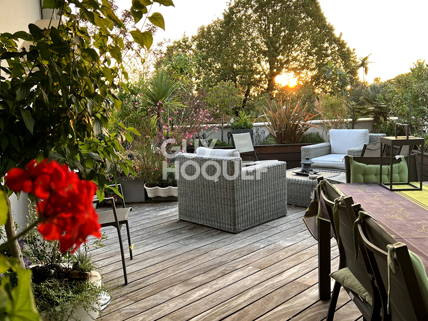 À vendre : Appartement spacieux de 5 pièces à La Rochelle avec 95m² de terrasses, garage, deux place de stationnement, deux caves  La Genette