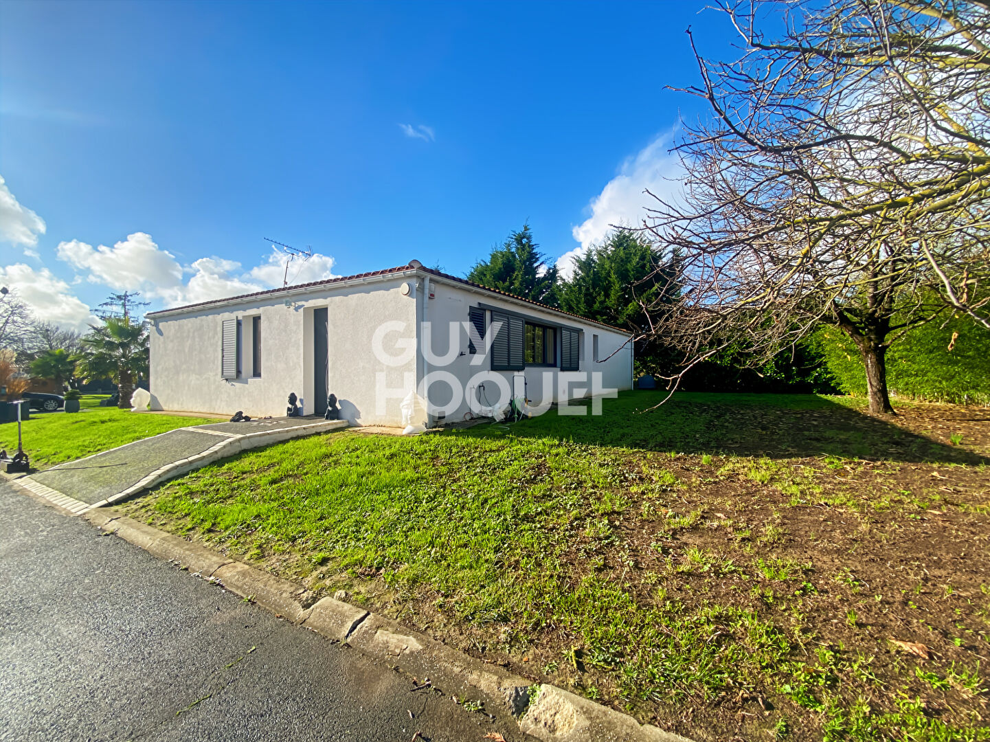 Maison Sainte Soulle 5 pièce(s) 133,34 m2  - Installez votre activité : Maison de plain-pied + Hangar + Terrain constructible 3 600 m²