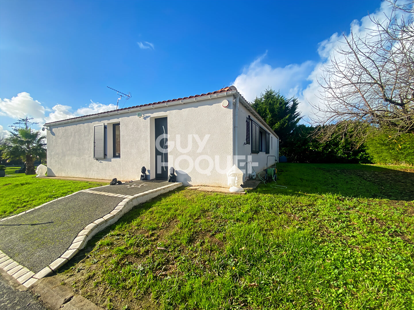 Maison Sainte Soulle 5 pièce(s) 133,34 m2  - Installez votre activité : Maison de plain-pied + Hangar + Terrain constructible 3 600 m²