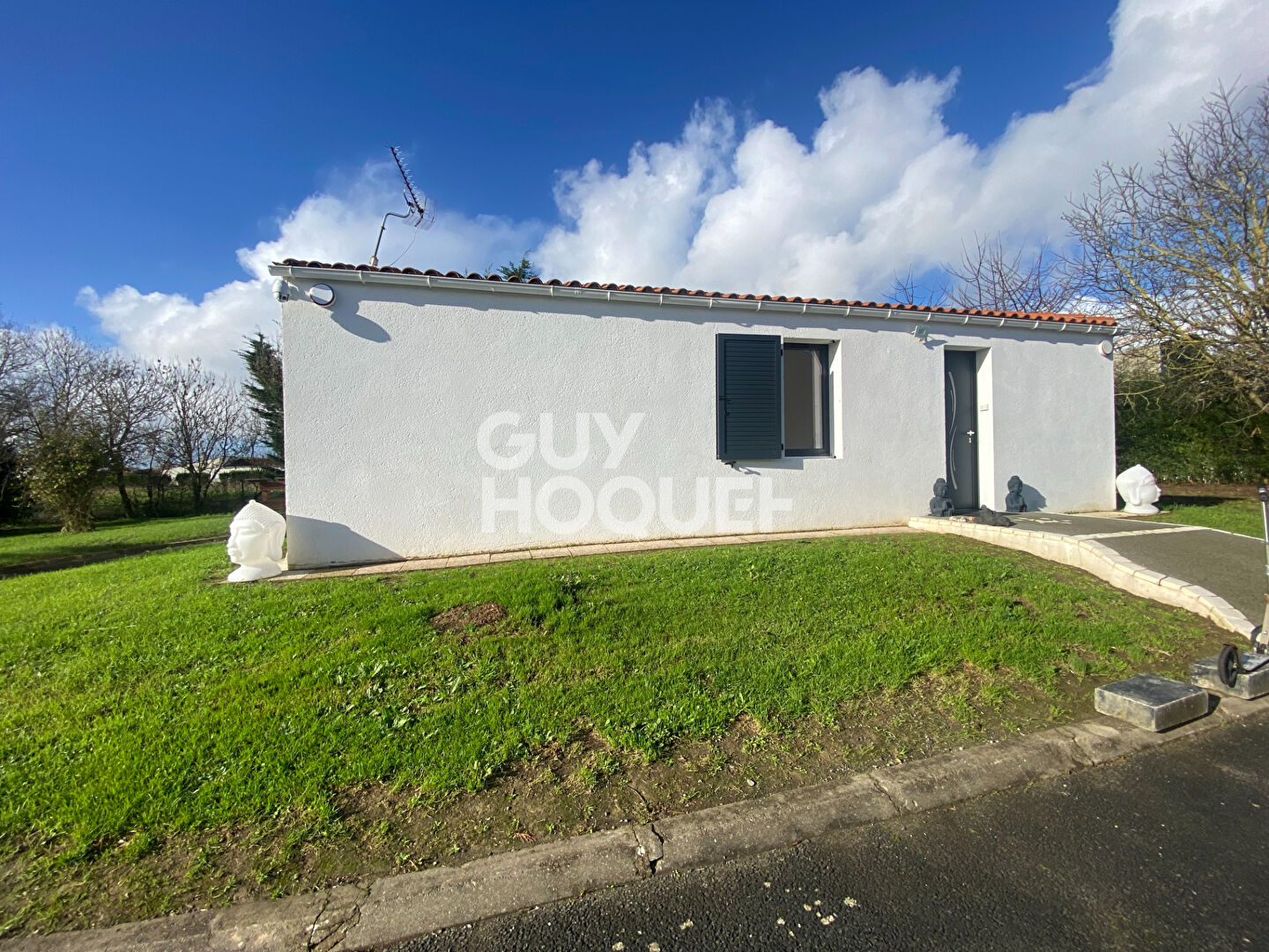 Maison Sainte Soulle 5 pièce(s) 133,34 m2  - Installez votre activité : Maison de plain-pied + Hangar + Terrain constructible 3 600 m²