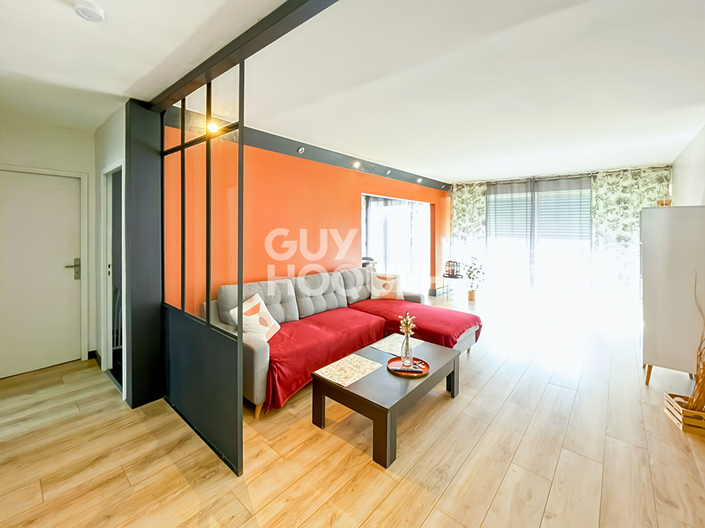 À vendre : Appartement 3 pièces à La Rochelle, place de parking, balcon couvert.