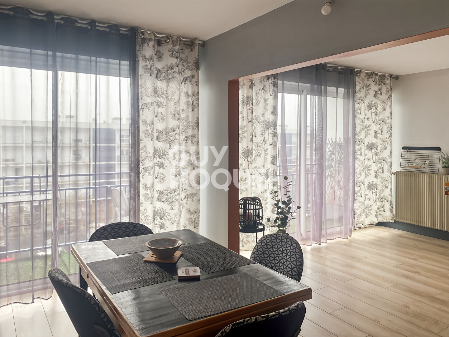 À vendre : Appartement 3 pièces à La Rochelle, place de parking, balcon couvert.