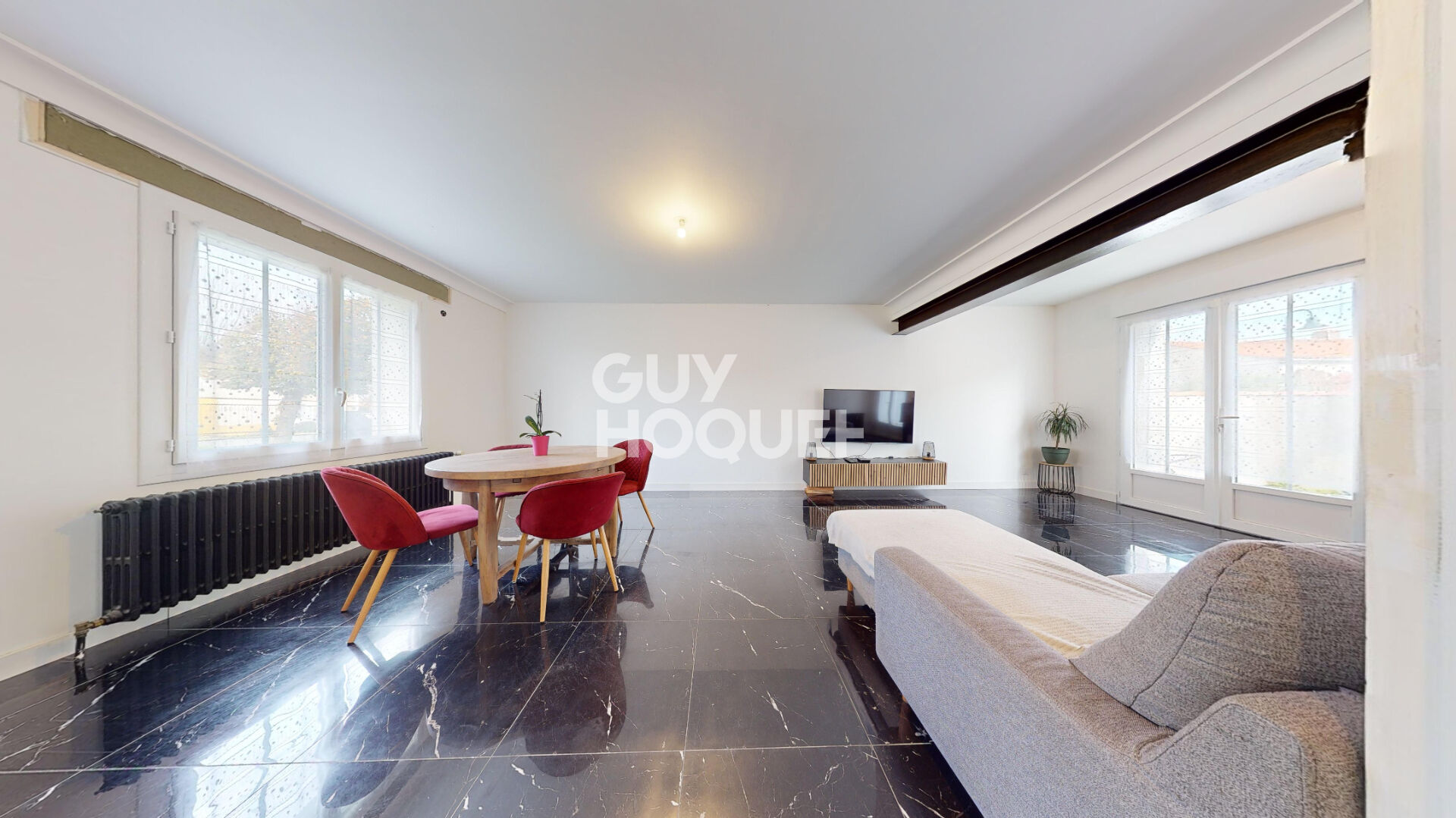 Maison d'exception à vendre à Cire d'Aunis - Un havre de paix rénové avec piscine