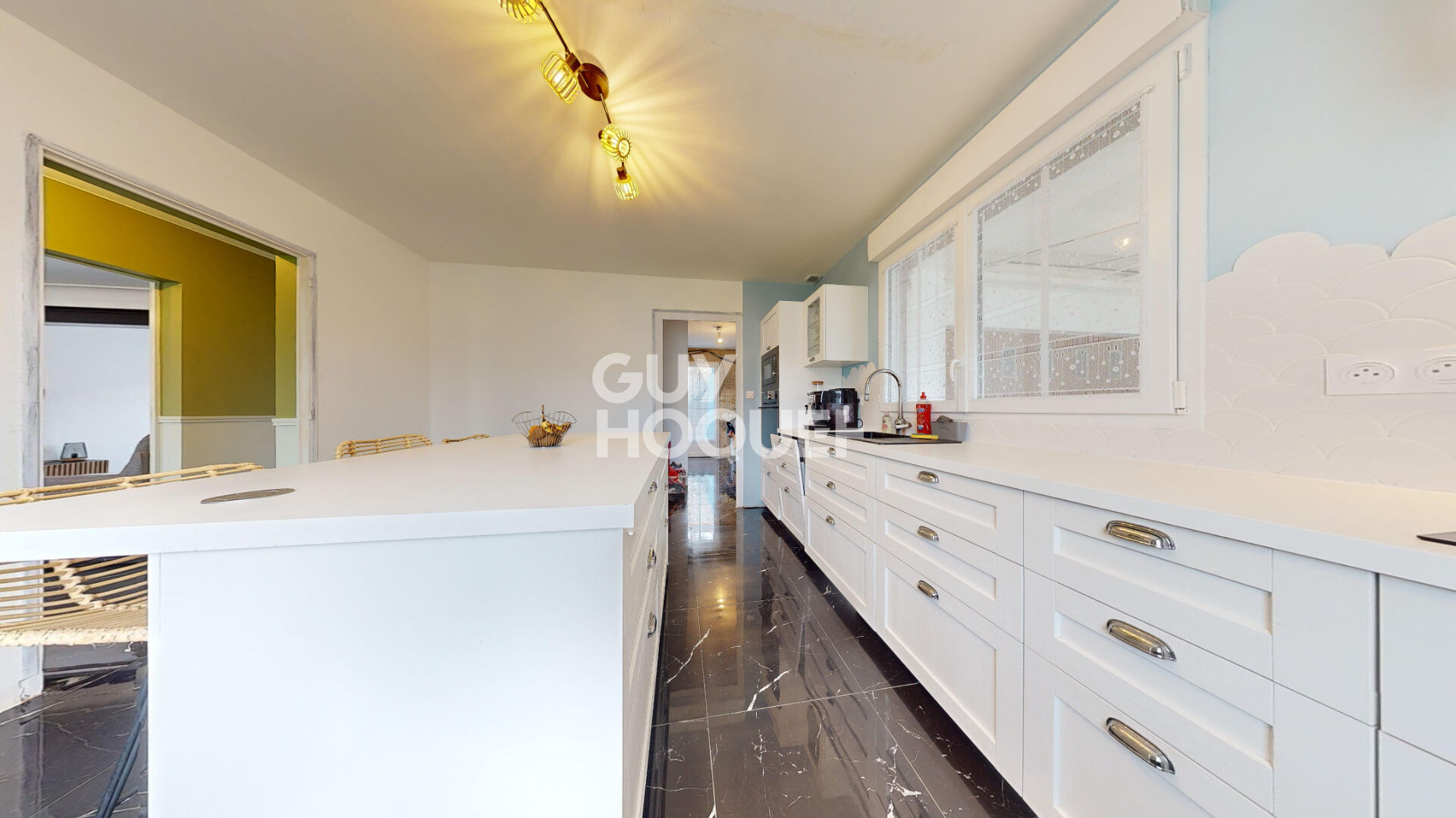 Maison d'exception à vendre à Cire d'Aunis - Un havre de paix rénové avec piscine