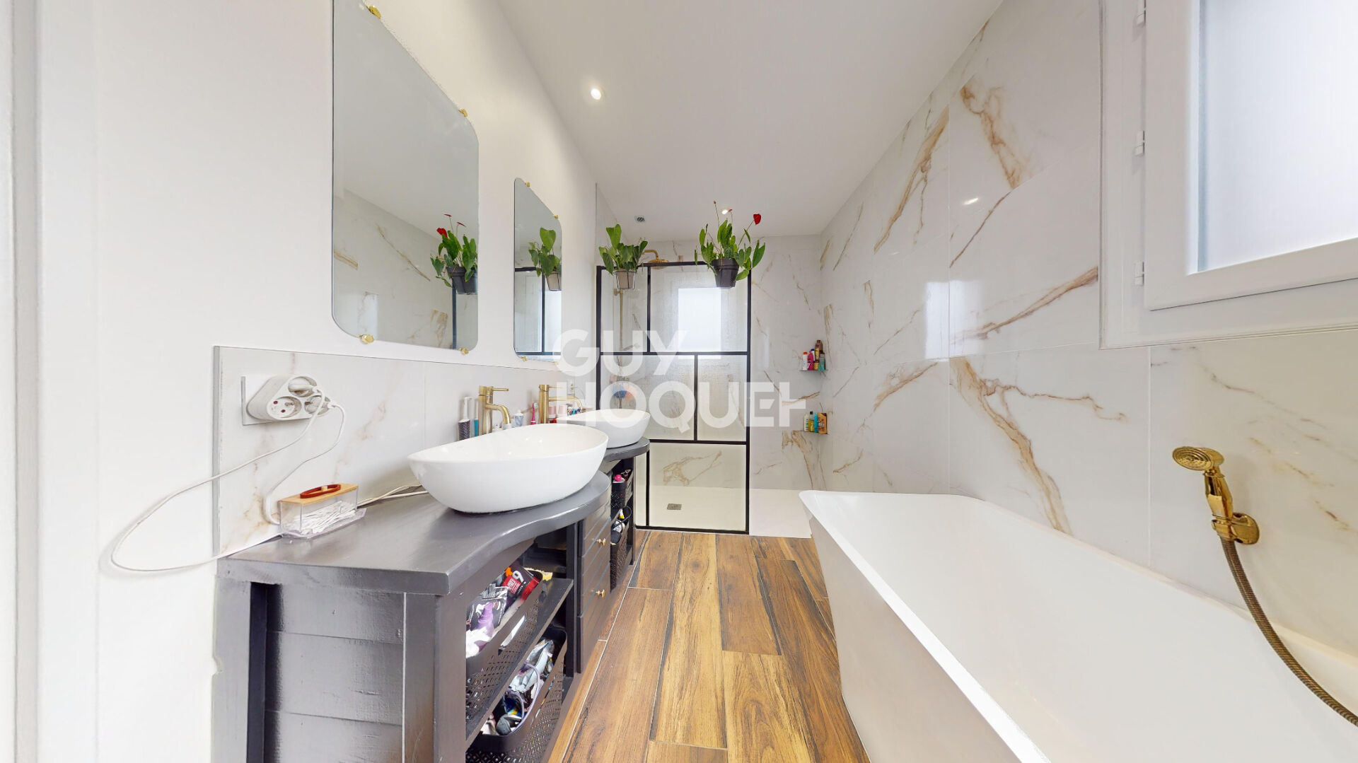 Maison d'exception à vendre à Cire d'Aunis - Un havre de paix rénové avec piscine