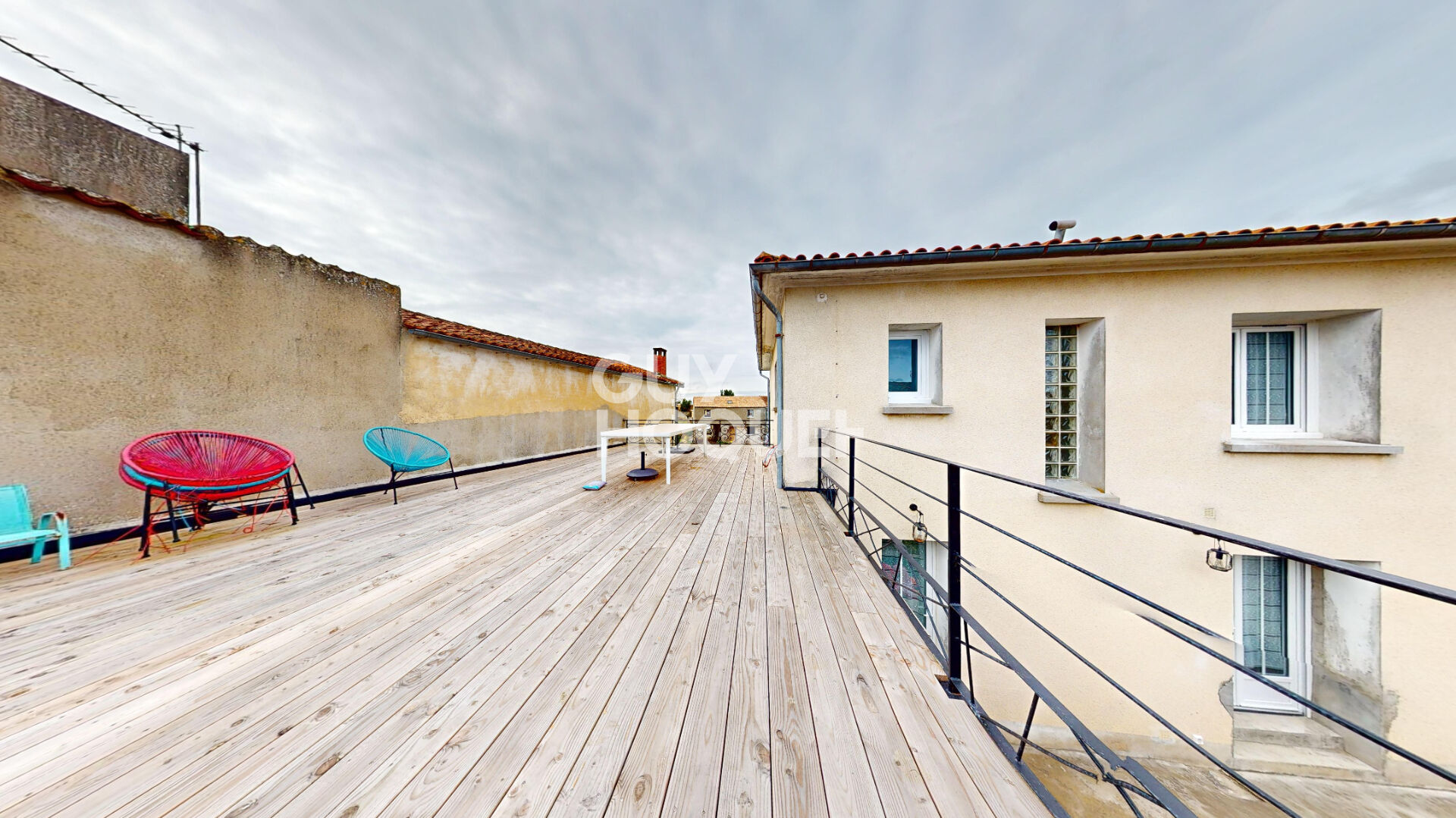 Maison d'exception à vendre à Cire d'Aunis - Un havre de paix rénové avec piscine