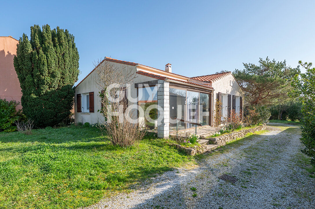 Maison avec grand terrain constructible à 600 m de la plage de Châtelaillon-Plage.