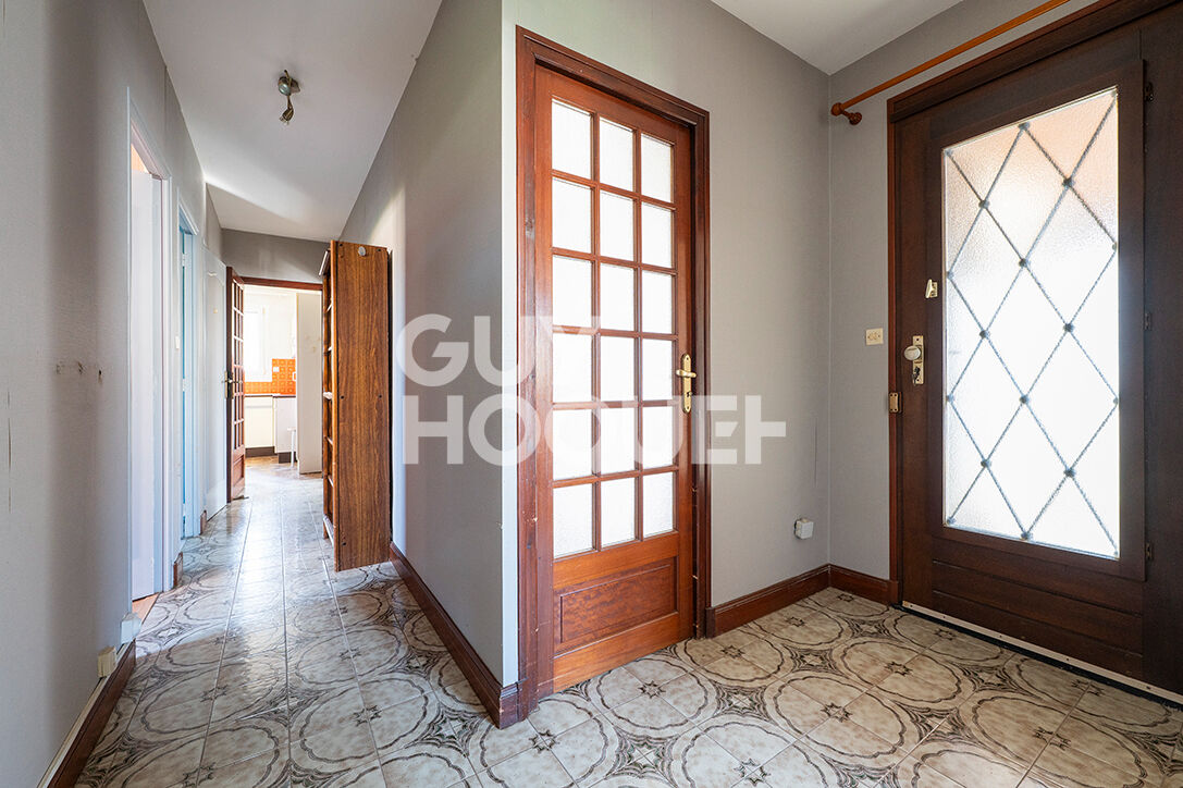 Maison avec grand terrain constructible à 600 m de la plage de Châtelaillon-Plage.