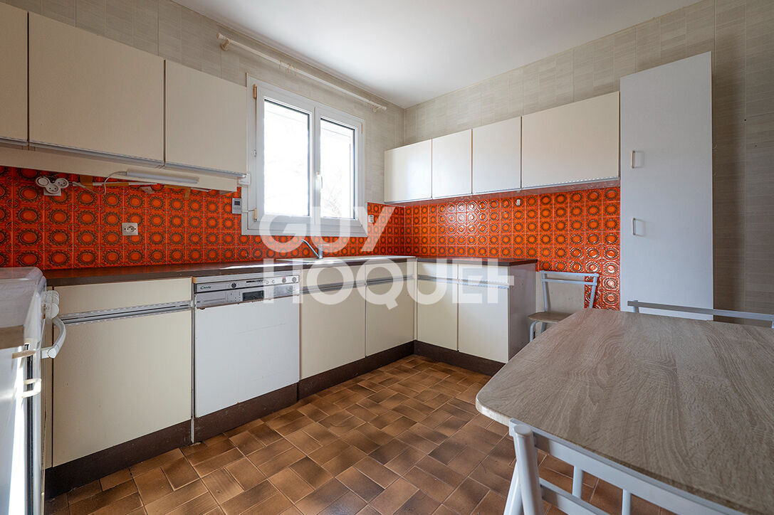 Maison avec grand terrain constructible à 600 m de la plage de Châtelaillon-Plage.