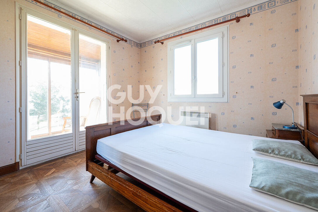 Maison avec grand terrain constructible à 600 m de la plage de Châtelaillon-Plage.