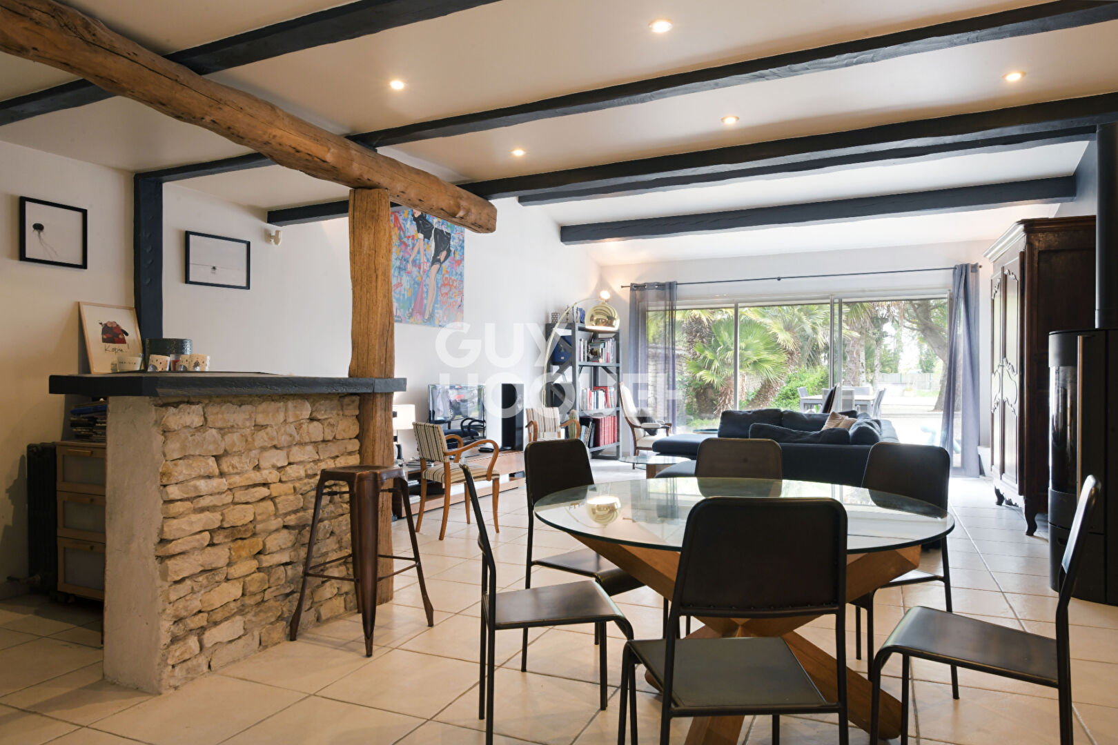 Maison de charme à Esnandes - 7 pièces, grand terrain, piscine et authenticité