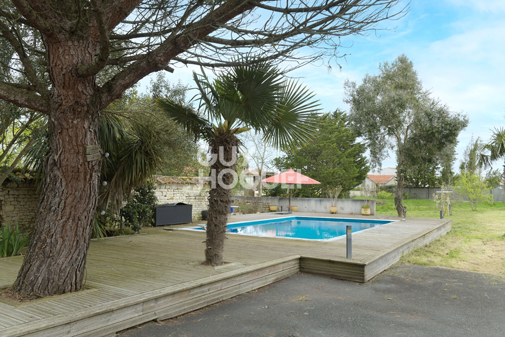 Maison de charme à Esnandes - 7 pièces, grand terrain, piscine et authenticité